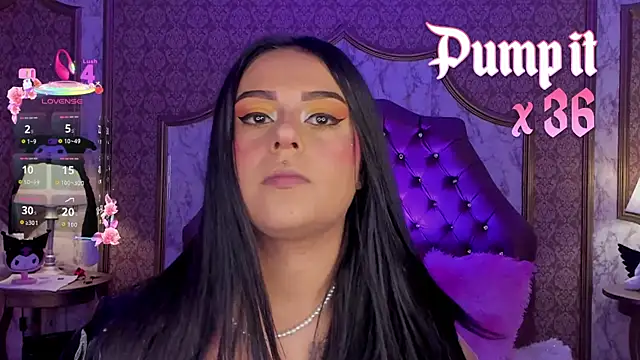 SoffiQueen online show from 05.04.26