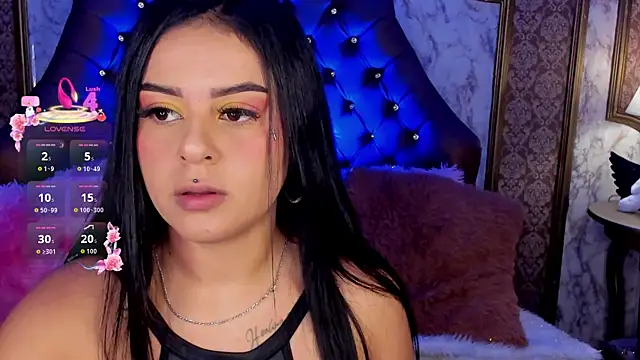 SoffiQueen online show from 06.17.26
