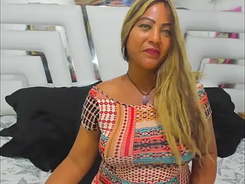 SaraaJhons online show from 11.21.25