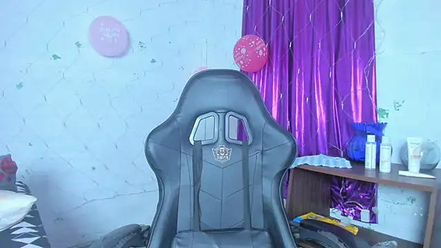 Snapshot of jonson- chatting on 09.28.25 jonson- online show from 09.28.25