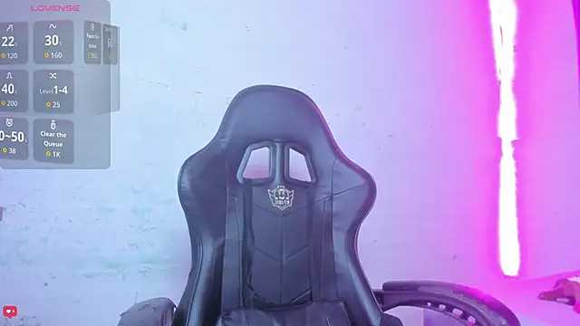 Snapshot of jonson- chatting on 11.06.25 jonson- online show from 11.06.25