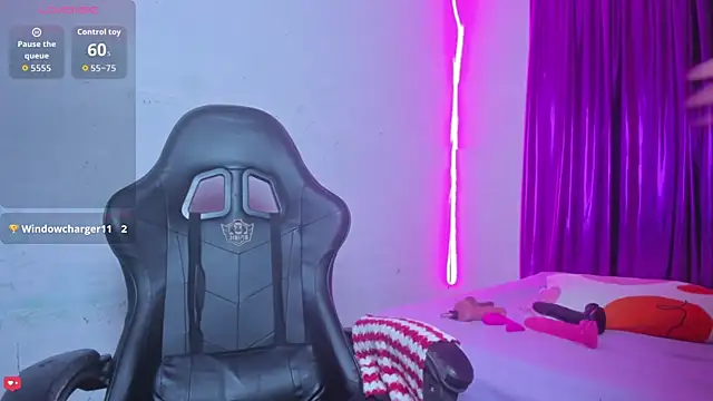 Snapshot of jonson- chatting on 11.07.25 jonson- online show from 11.07.25