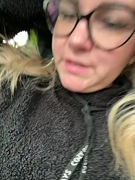 queenpeachi online show from 12.14.24