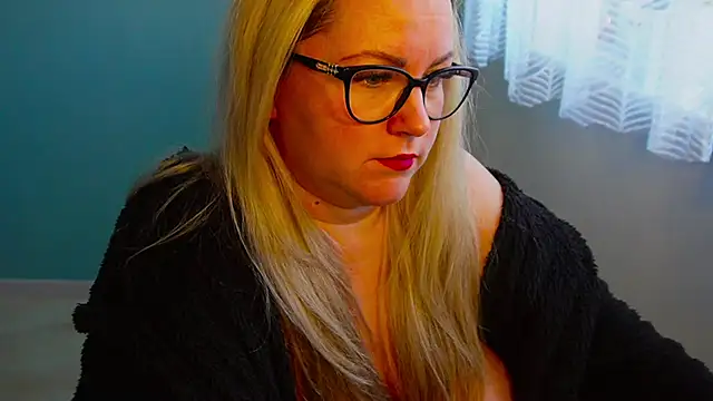 queenpeachi online show from 12.17.24