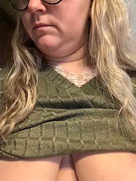 queenpeachi online show from 12.21.24