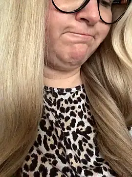 queenpeachi online show from 01.05.25