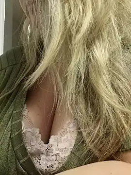 queenpeachi online show from 01.18.25