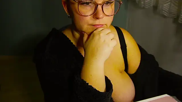 queenpeachi online show from 01.19.25