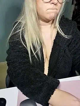 queenpeachi online show from 01.21.25