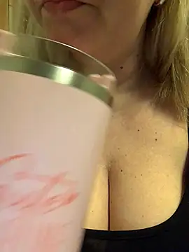 queenpeachi online show from 01.28.25