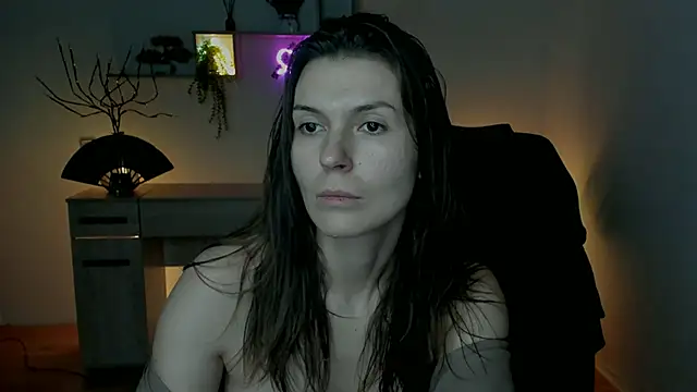 Snapshot of EricaPowers chatting on 12.19.24 EricaPowers online show from 12.19.24