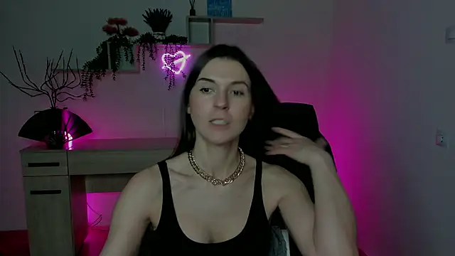 Snapshot of EricaPowers chatting on 12.23.24 EricaPowers online show from 12.23.24