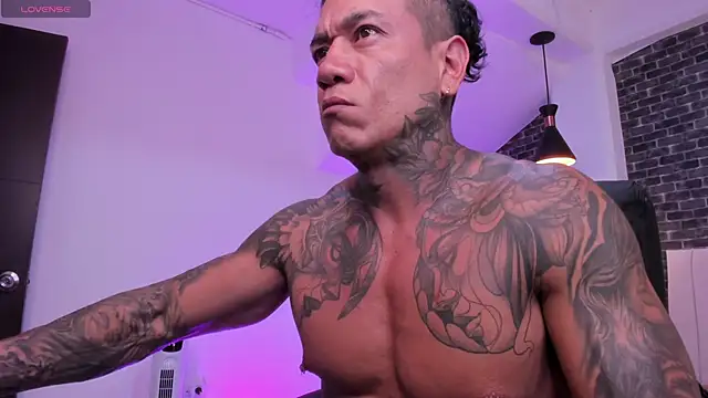 Snapshot of Dantesuarez28 chatting on 02.17.26 Dantesuarez28 online show from 02.17.26