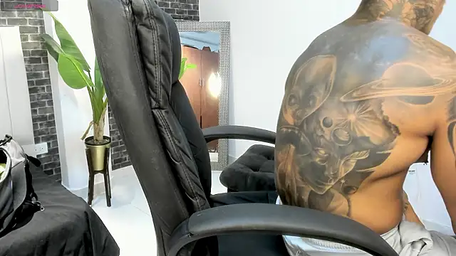 Snapshot of Dantesuarez28 chatting on 03.14.26 Dantesuarez28 online show from 03.14.26