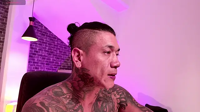 Snapshot of Dantesuarez28 chatting on 04.14.26 Dantesuarez28 online show from 04.14.26