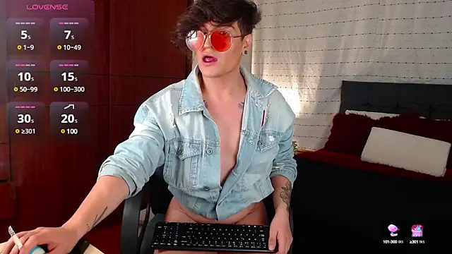 Snapshot of Hornymoan chatting on 01.07.25 Hornymoan online show from 01.07.25