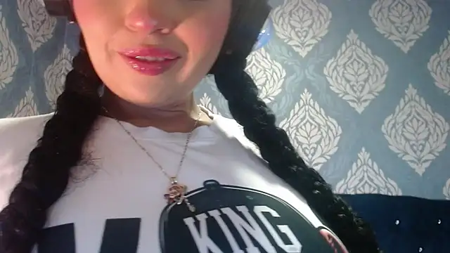 Sofiacowperx online show from 06.04.26