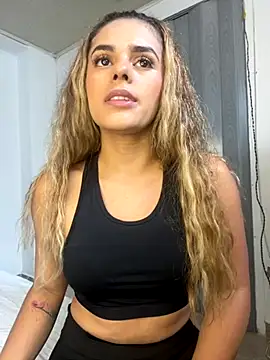 Snapshot of ZoeJohnsoon chatting on 10.22.25 ZoeJohnsoon online show from 10.22.25