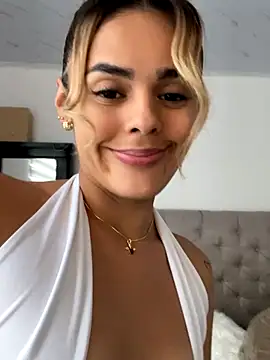 Snapshot of ZoeJohnsoon chatting on 11.01.25 ZoeJohnsoon online show from 11.01.25