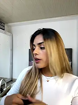 Snapshot of ZoeJohnsoon chatting on 01.08.26 ZoeJohnsoon online show from 01.08.26