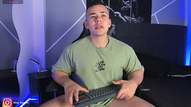 Snapshot of DUSTIN_ALVE chatting on 12.08.24 DUSTIN ALVE online show from 12.08.24