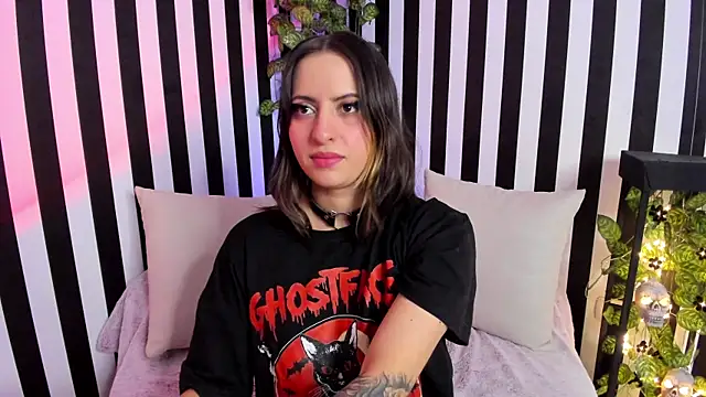 Snapshot of liz_goth chatting on 05.29.26 liz goth online show from 05.29.26