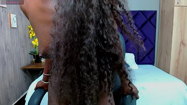 Snapshot of Nahomi-Hill chatting on 01.18.25 Nahomi-Hill online show from 01.18.25