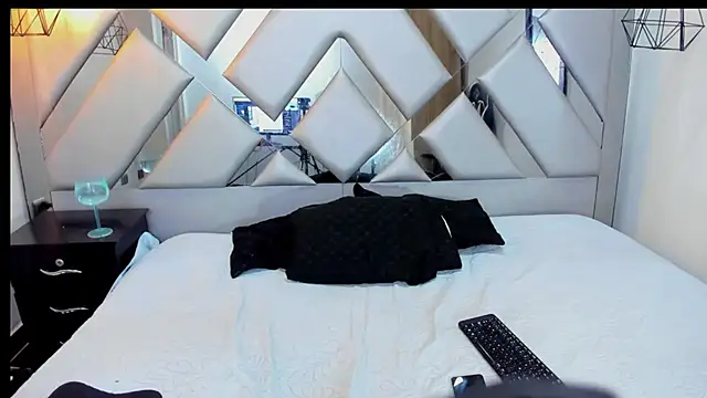 Nahomi-Hill online show from 11.07.25