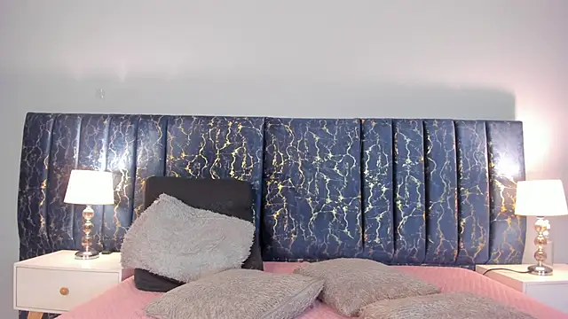 Sophia Lemos online show from 10.16.25