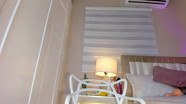 zoe sky  online show from 03.20.25