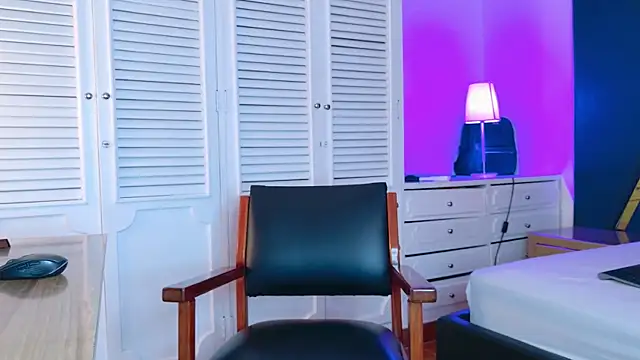 Adel Nesbiit online show from 05.19.26