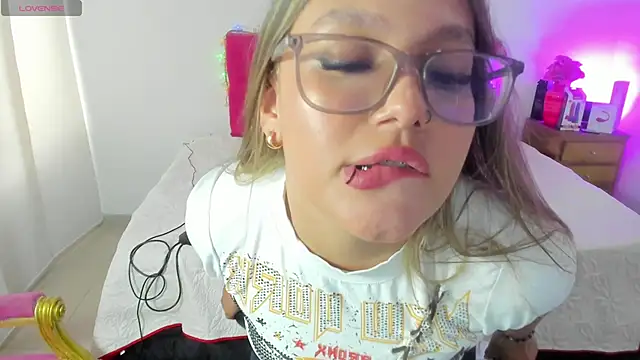 SofiaJoness  online show from 03.11.25