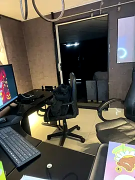 ElaaPerez online show from 10.28.25