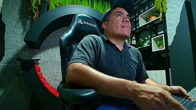 Snapshot of Jhonatan_Morales_S chatting on 01.12.25 Jhonatan Morales S online show from 01.12.25