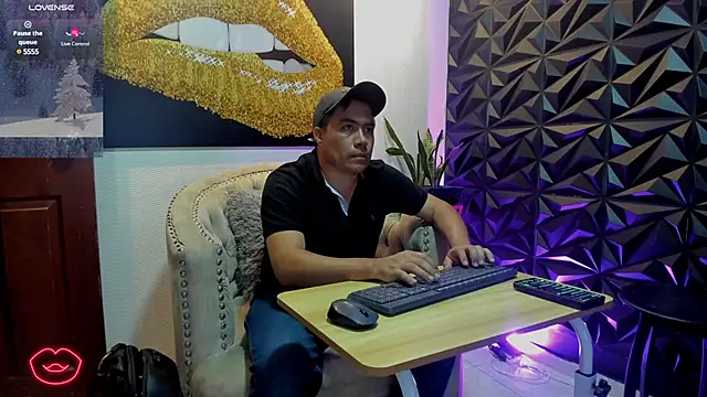 Snapshot of Jhonatan_Morales_S chatting on 02.04.25 Jhonatan Morales S online show from 02.04.25