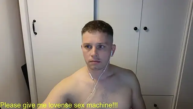 Snapshot of BigL0ve chatting on 05.17.26 BigL0ve online show from 05.17.26