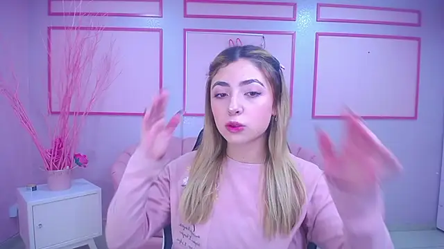 Snapshot of channel_blonde_a chatting on 12.11.24 channel blonde a online show from 12.11.24