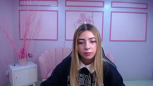 Snapshot of channel_blonde_a chatting on 12.13.24 channel blonde a online show from 12.13.24