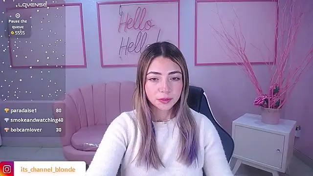 Snapshot of channel_blonde_a chatting on 01.03.25 channel blonde a online show from 01.03.25