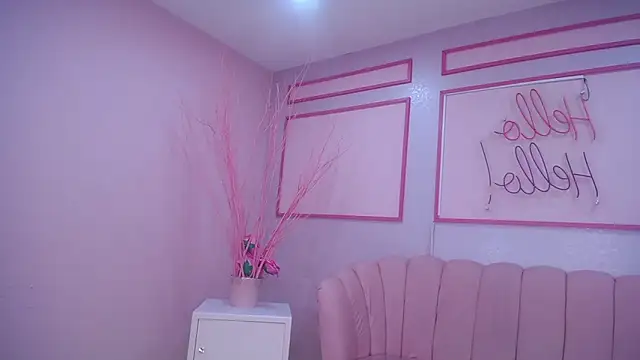 Snapshot of channel_blonde_a chatting on 01.08.25 channel blonde a online show from 01.08.25