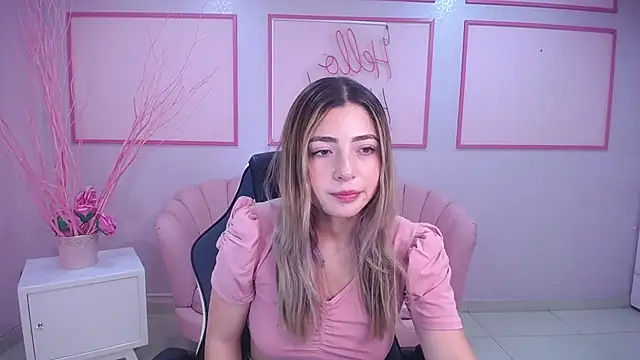 Snapshot of channel_blonde_a chatting on 01.22.25 channel blonde a online show from 01.22.25