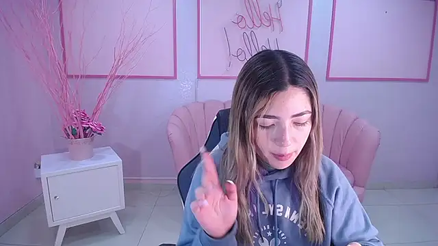 Snapshot of channel_blonde_a chatting on 01.23.25 channel blonde a online show from 01.23.25