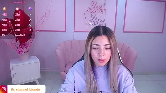Snapshot of channel_blonde_a chatting on 02.11.25 channel blonde a online show from 02.11.25