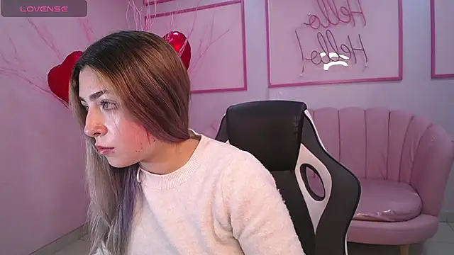 Snapshot of channel_blonde_a chatting on 02.19.25 channel blonde a online show from 02.19.25