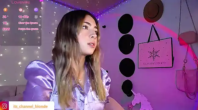 Snapshot of channel_blonde_a chatting on 03.04.25 channel blonde a online show from 03.04.25