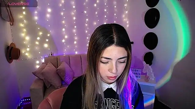 Snapshot of channel_blonde_a chatting on 03.07.25 channel blonde a online show from 03.07.25