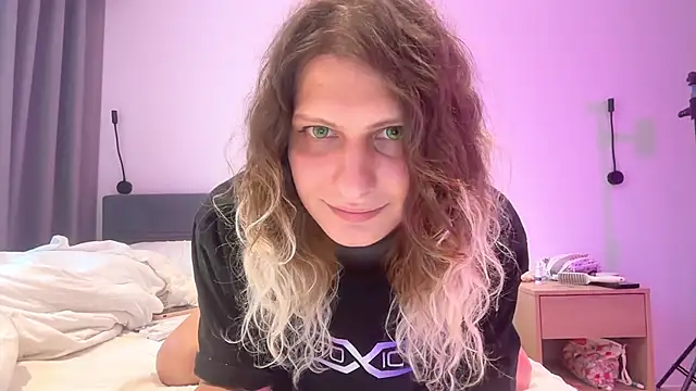 Alice Pinkhead online show from 10.16.25