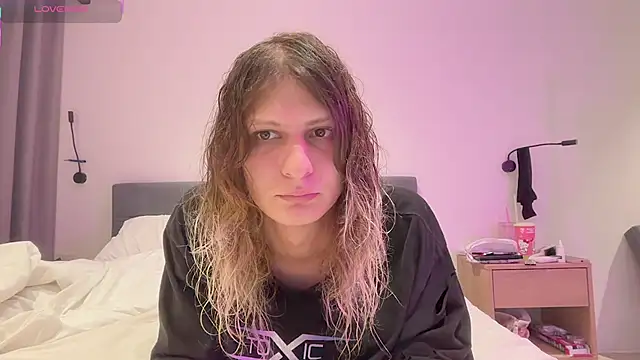 Alice Pinkhead online show from 11.21.25