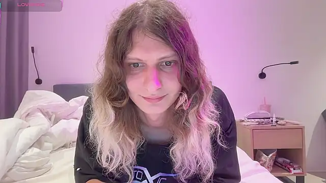 Alice Pinkhead online show from 11.24.25