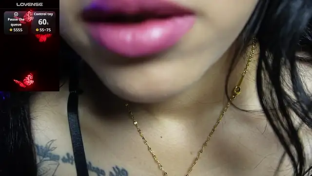 Snapshot of amy_fox2 chatting on 09.24.25 amy fox2 online show from 09.24.25